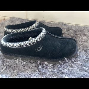 Black Ugg Tasman slippers